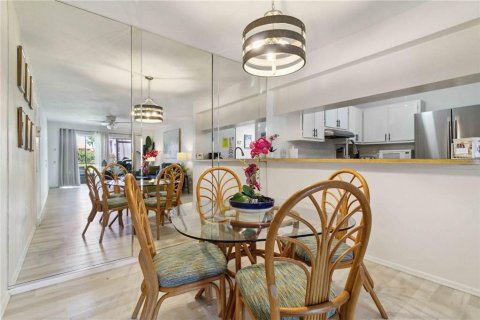 Condo in Sarasota, Florida, 2 bedrooms  № 1736359 - photo 10