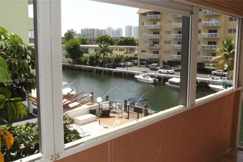 Condominio en alquiler en North Miami Beach, Florida, 1 dormitorio, 70.98 m2 № 1934798 - foto 4