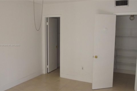 Condominio en alquiler en North Miami Beach, Florida, 1 dormitorio, 70.98 m2 № 1934798 - foto 3