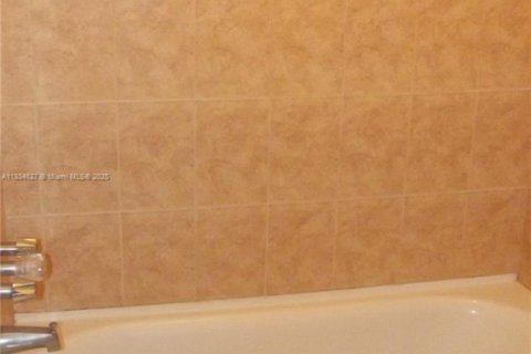 Condominio en alquiler en North Miami Beach, Florida, 1 dormitorio, 70.98 m2 № 1934798 - foto 11