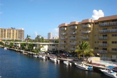 Condominio en alquiler en North Miami Beach, Florida, 1 dormitorio, 70.98 m2 № 1934798 - foto 16