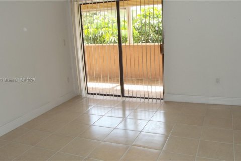 Condominio en alquiler en North Miami Beach, Florida, 1 dormitorio, 70.98 m2 № 1934798 - foto 2