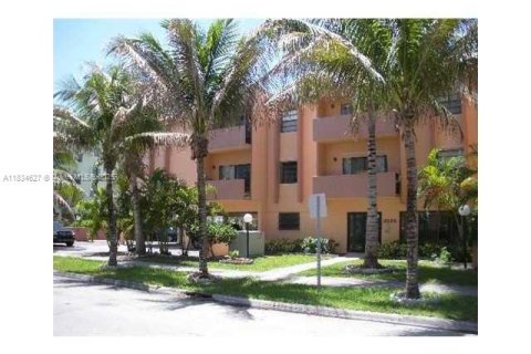 Condominio en alquiler en North Miami Beach, Florida, 1 dormitorio, 70.98 m2 № 1934798 - foto 13