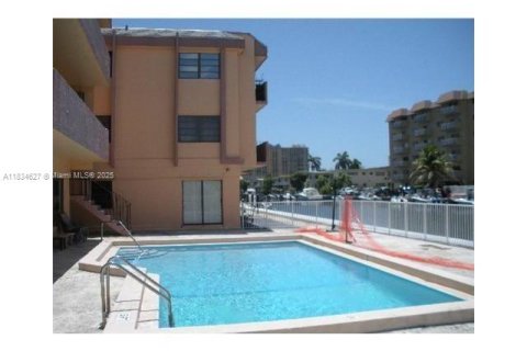 Condominio en alquiler en North Miami Beach, Florida, 1 dormitorio, 70.98 m2 № 1934798 - foto 15