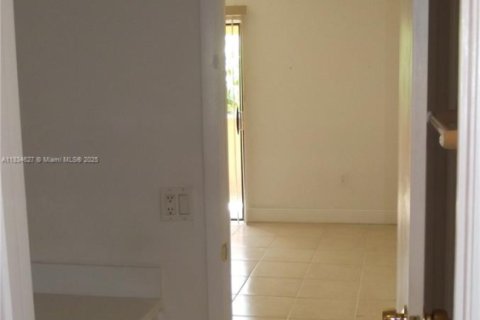Condominio en alquiler en North Miami Beach, Florida, 1 dormitorio, 70.98 m2 № 1934798 - foto 12