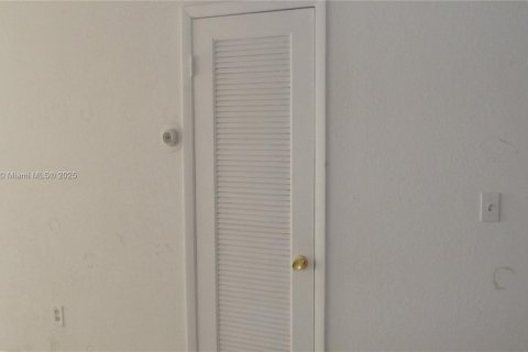Condominio en alquiler en North Miami Beach, Florida, 1 dormitorio, 70.98 m2 № 1934798 - foto 10