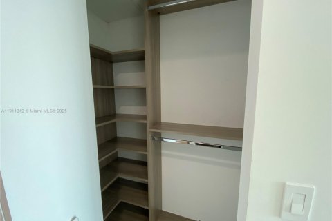 Снять в аренду кондоминиум в Майами, Флорида 2 спальни, 101.08м2, № 1968204 - фото 11