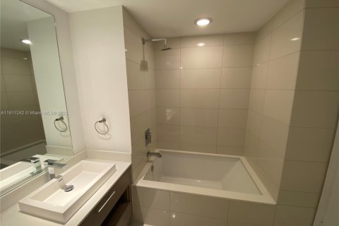 Снять в аренду кондоминиум в Майами, Флорида 2 спальни, 101.08м2, № 1968204 - фото 13