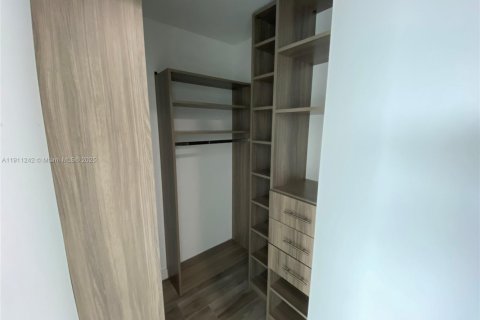 Снять в аренду кондоминиум в Майами, Флорида 2 спальни, 101.08м2, № 1968204 - фото 10