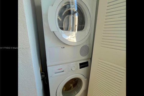 Copropriété à vendre à North Bay Village, Floride: 2 chambres, 116.41 m2 № 1971840 - photo 24