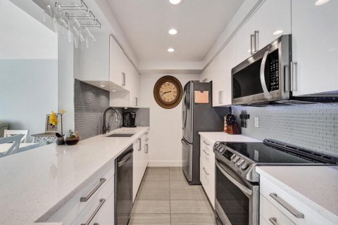 Copropriété à vendre à Fort Lauderdale, Floride: 2 chambres, 103.12 m2 № 2087898 - photo 2