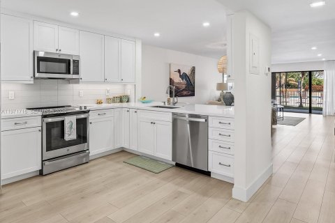 Condominio en venta en North Palm Beach, Florida, 2 dormitorios, 127.65 m2 № 2033285 - foto 3