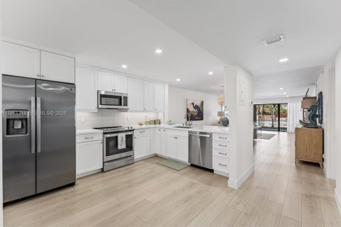 Condominio en North Palm Beach, Florida, 2 dormitorios № 2033285