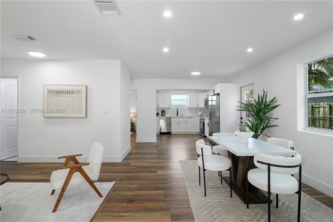 House in Miami, Florida 3 bedrooms, 108.14 sq.m. № 2010286 - photo 9