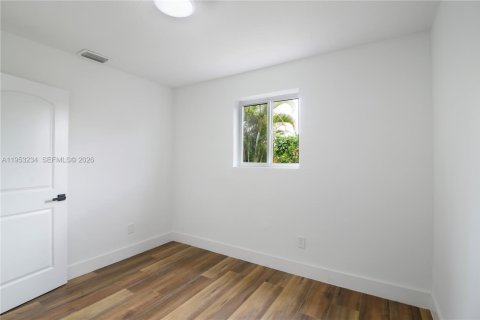 House in Miami, Florida 3 bedrooms, 108.14 sq.m. № 2010286 - photo 24