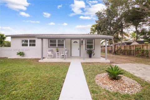 House in Miami, Florida 3 bedrooms, 108.14 sq.m. № 2010286 - photo 5