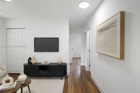 House in Miami, Florida 3 bedrooms, 108.14 sq.m. № 2010286 - photo 23