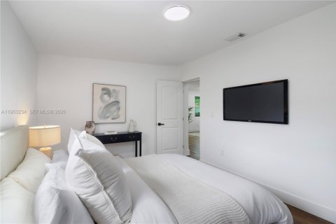 House in Miami, Florida 3 bedrooms, 108.14 sq.m. № 2010286 - photo 29