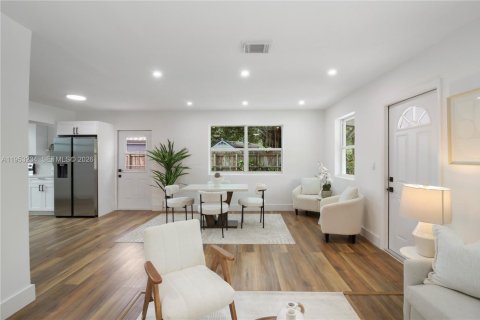 House in Miami, Florida 3 bedrooms, 108.14 sq.m. № 2010286 - photo 17