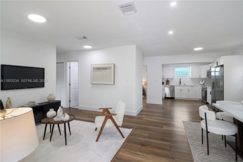House in Miami, Florida 3 bedrooms, 108.14 sq.m. № 2010286 - photo 10