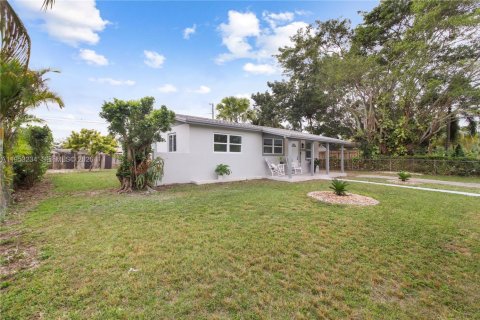 House in Miami, Florida 3 bedrooms, 108.14 sq.m. № 2010286 - photo 4