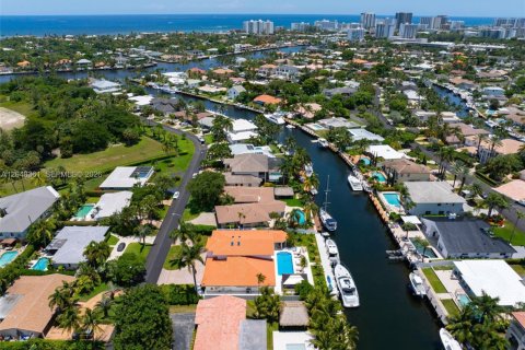 House in Pompano Beach, Florida 4 bedrooms № 2192863 - photo 12