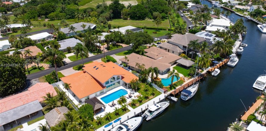 House in Pompano Beach, Florida 4 bedrooms № 2192863