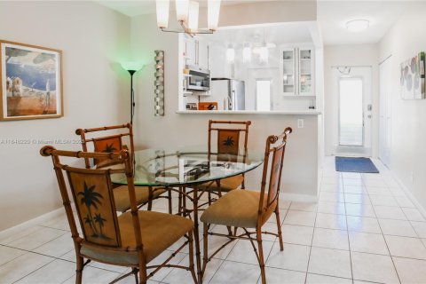 Condominio en venta en Lauderhill, Florida, 2 dormitorios, 80.82 m2 № 1936878 - foto 16
