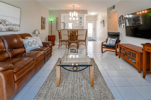 Condo in Lauderhill, Florida, 2 bedrooms  № 1936878 - photo 22