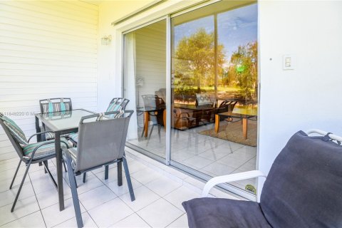 Condo in Lauderhill, Florida, 2 bedrooms  № 1936878 - photo 25