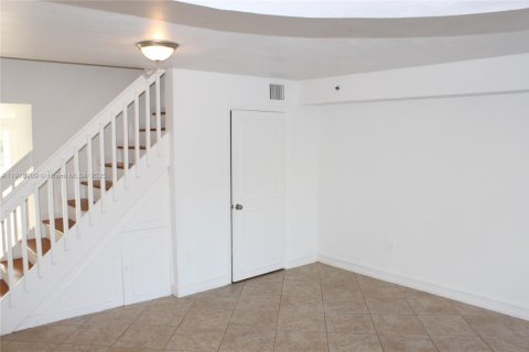 Townhouse in Weston, Florida 3 bedrooms, 122.82 sq.m. № 2018602 - photo 14
