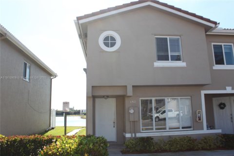 Townhouse in Weston, Florida 3 bedrooms, 122.82 sq.m. № 2018602
