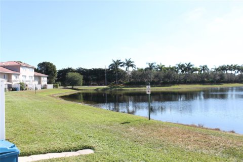 Townhouse in Weston, Florida 3 bedrooms, 122.82 sq.m. № 2018602 - photo 23