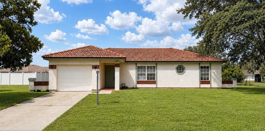 House in Ocala, Florida 3 bedrooms, 108.7 sq.m. № 2199729