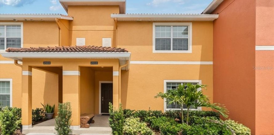 Adosado en Kissimmee, Florida 4 dormitorios, 176.7 m2 № 1916021