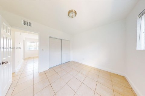 Propiedad comercial en venta en Miami, Florida, 275.73 m2 № 1799695 - foto 10