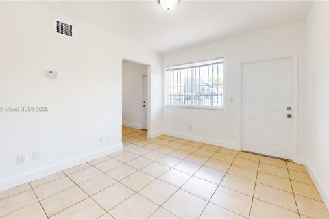 Propiedad comercial en venta en Miami, Florida, 275.73 m2 № 1799695 - foto 16