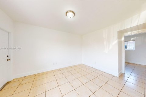 Propiedad comercial en venta en Miami, Florida, 275.73 m2 № 1799695 - foto 2