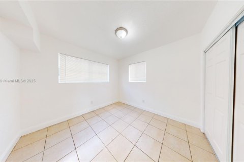 Propiedad comercial en venta en Miami, Florida, 275.73 m2 № 1799695 - foto 8