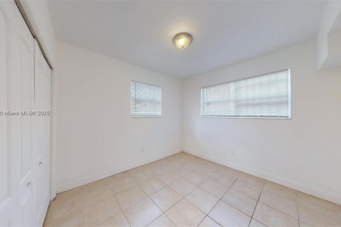 Propiedad comercial en venta en Miami, Florida, 275.73 m2 № 1799695 - foto 23