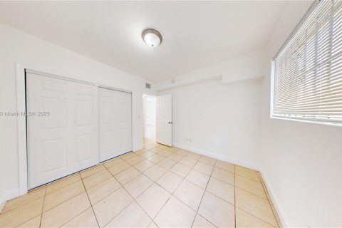 Propiedad comercial en venta en Miami, Florida, 275.73 m2 № 1799695 - foto 9