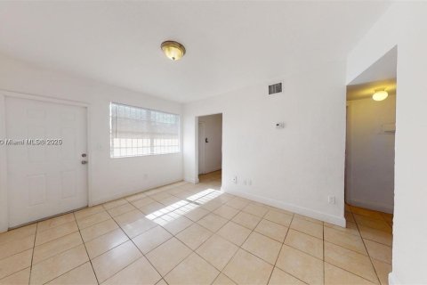 Propiedad comercial en venta en Miami, Florida, 275.73 m2 № 1799695 - foto 20