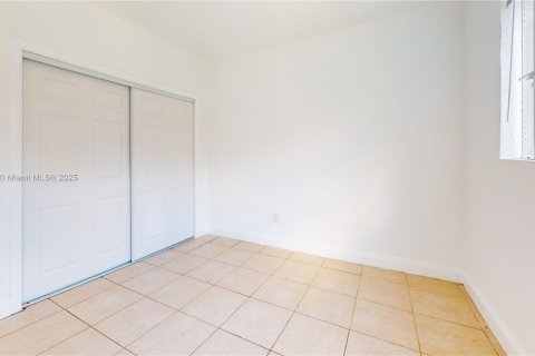 Propiedad comercial en venta en Miami, Florida, 275.73 m2 № 1799695 - foto 13