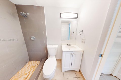 Propiedad comercial en venta en Miami, Florida, 275.73 m2 № 1799695 - foto 7