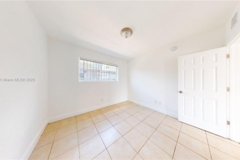Propiedad comercial en venta en Miami, Florida, 275.73 m2 № 1799695 - foto 11