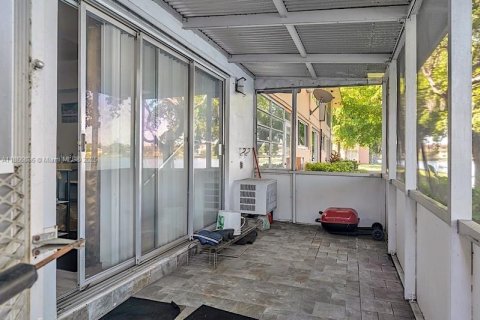 Condo in Miami, Florida, 1 bedroom  № 1880349 - photo 29