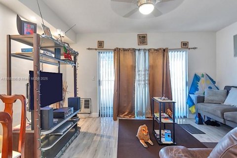 Condo in Miami, Florida, 1 bedroom  № 1880349 - photo 9