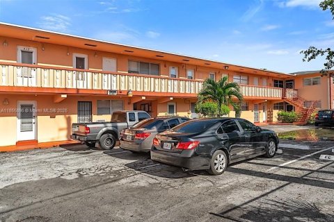 Condo in Miami, Florida, 1 bedroom  № 1880349 - photo 3