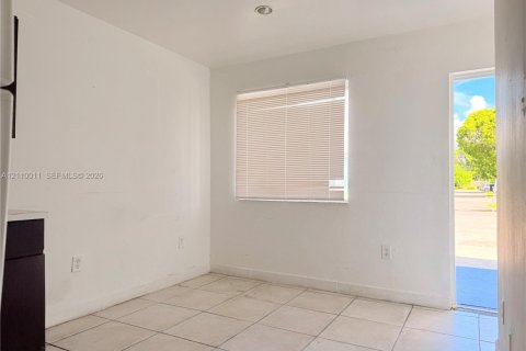 Apartamento en alquiler en Homestead, Florida, 2 dormitorios, 369.75 m2 № 2432509 - foto 5