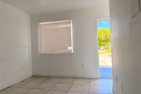 Apartamento en alquiler en Homestead, Florida, 2 dormitorios, 369.75 m2 № 2432509 - foto 14